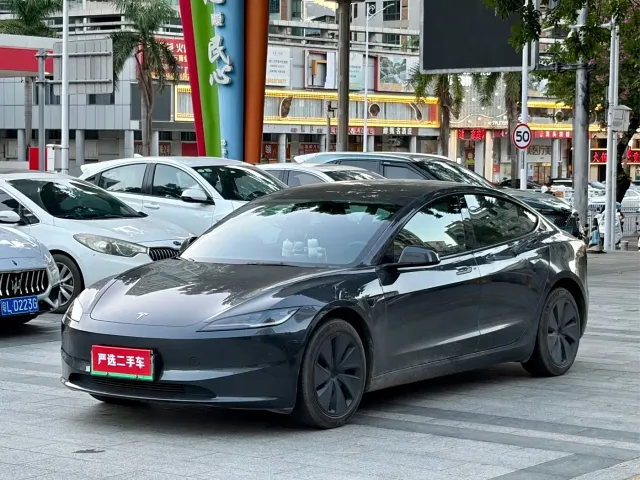Фотография автомобиля — Tesla Model 3
