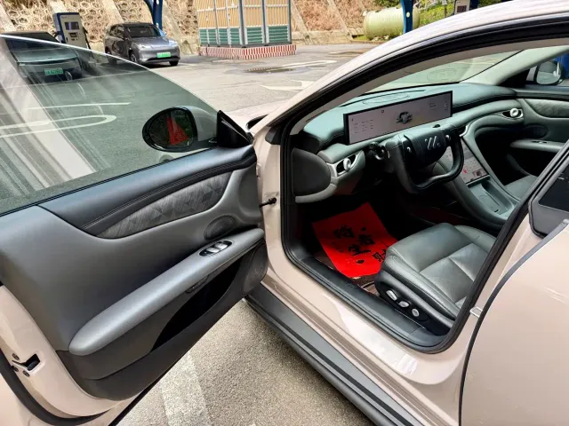 IM Motors L6 — Фото автомобиля 8
