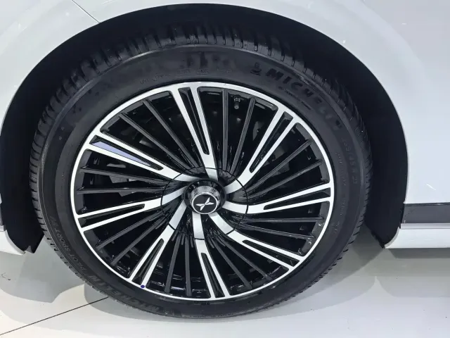 Xpeng G9 — Фото автомобиля 5