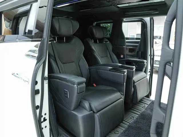 Toyota Vellfire — Фото автомобиля 13