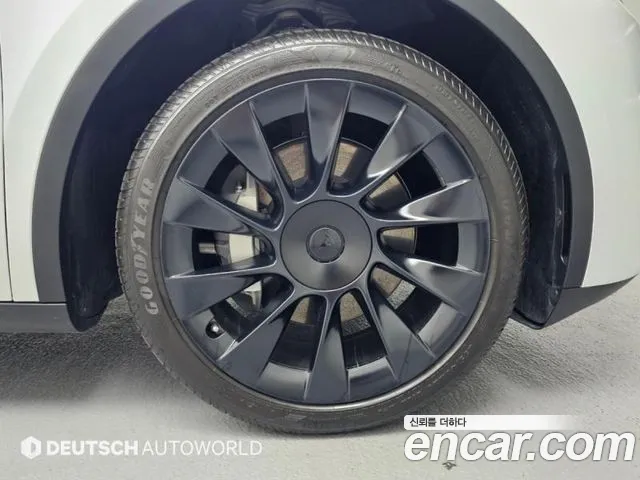 Tesla Model Y — Фото автомобиля 5