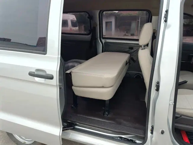 Wuling Hongguang V — Фото автомобиля 10