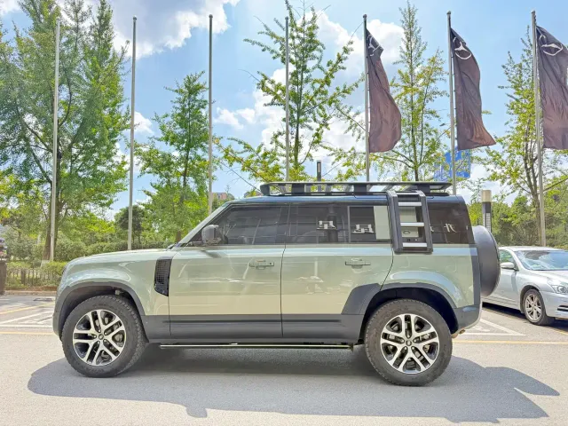 Land Rover Defender — Фото автомобиля 8