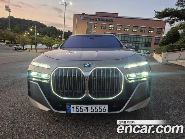 BMW 7 Series G70 — Фото автомобиля 3