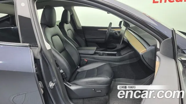 Tesla Model Y — Фото автомобиля 11