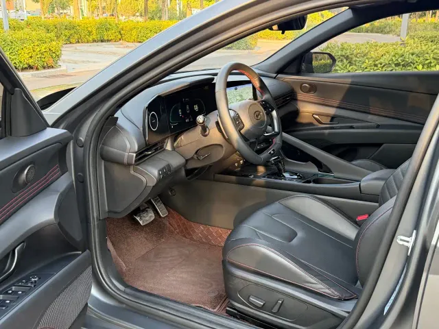 Hyundai Elantra — Фото автомобиля 4