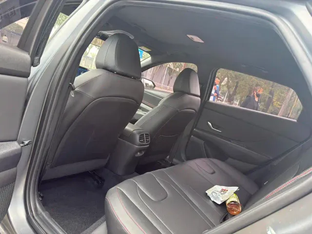 Hyundai Elantra 2022 1.5L CVT 20th Anniversary Edition — Фото автомобиля 11