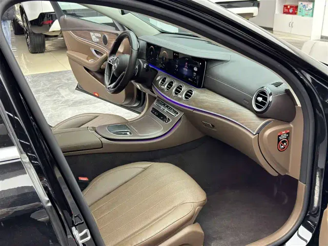 Mercedes-Benz E-Class — Фото автомобиля 8
