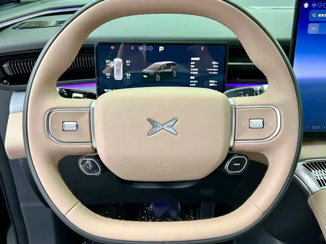 Xpeng X9 — Фото автомобиля 6