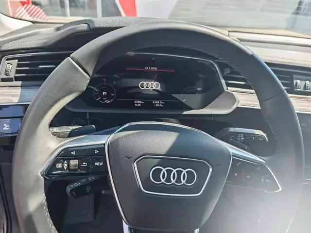 Audi e-tron — Фото автомобиля 10