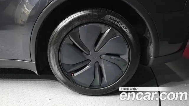 Tesla Model Y — Фото автомобиля 5