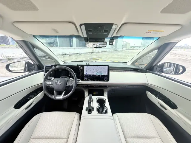Lexus LM — Фото автомобиля 9