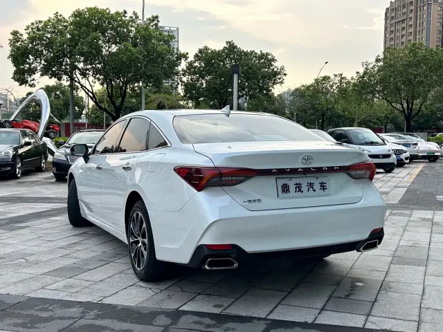 Toyota Avalon — Фото автомобиля 7