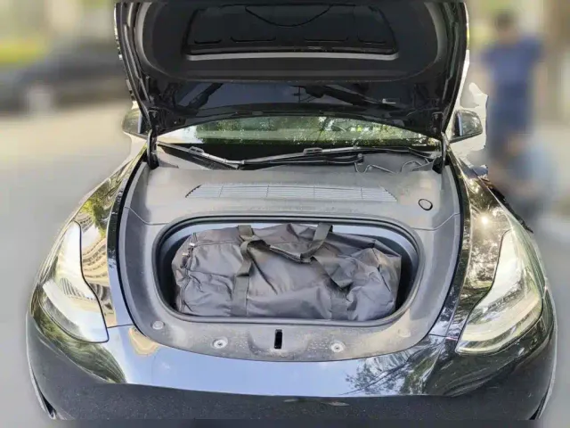 Tesla Model Y — Фото автомобиля 3