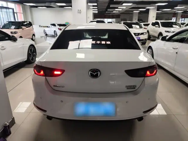 Mazda Axela — Фото автомобиля 5