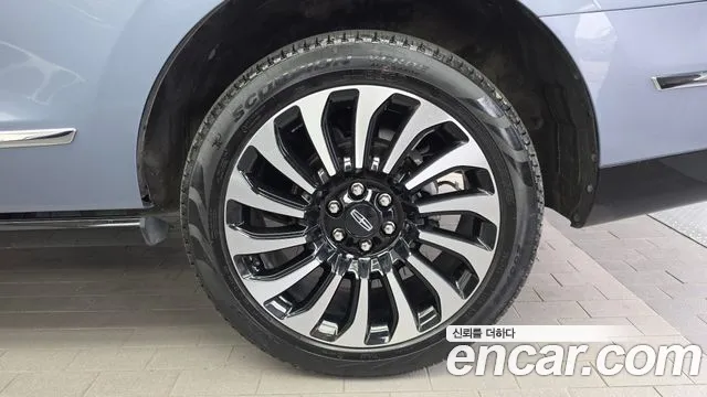 Lincoln Navigator — Фото автомобиля 21