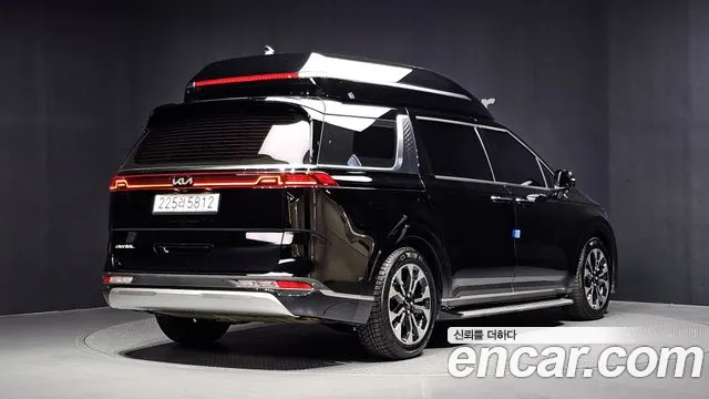 Kia Carnival — Фото автомобиля 2