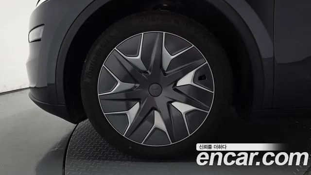 Tesla Model Y — Фото автомобиля 5