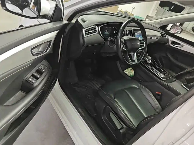 Roewe i6 MAX EV — Фото автомобиля 15