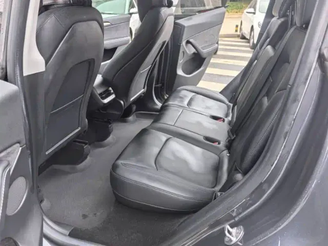 Tesla Model Y — Фото автомобиля 10