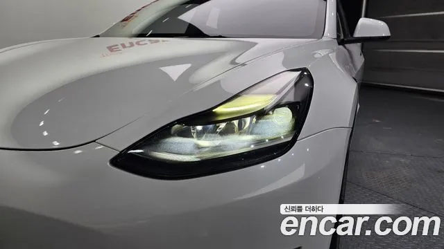 Tesla Model 3 — Фото автомобиля 21