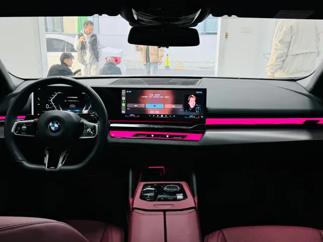 BMW 5 Series — Фото автомобиля 14