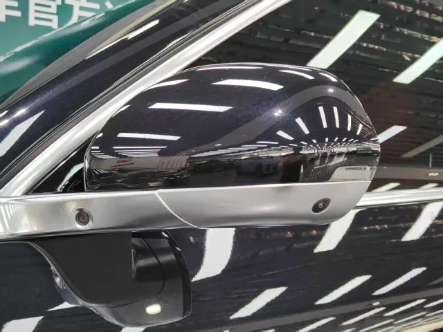 Li Auto L8 — Фото автомобиля 11