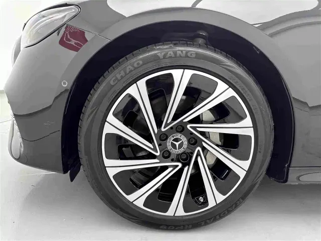 Mercedes-Benz E-Class — Фото автомобиля 28