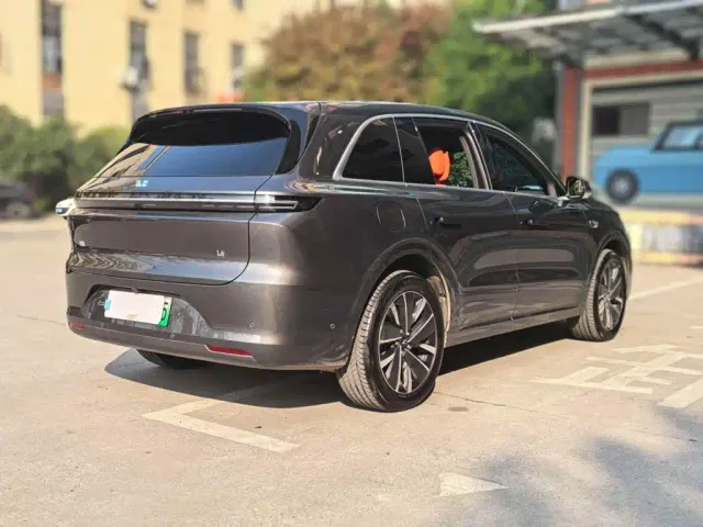 Li Auto L6 — Фото автомобиля 16
