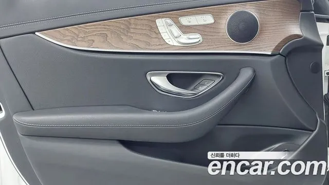 Mercedes-Benz E-Class — Фото автомобиля 15
