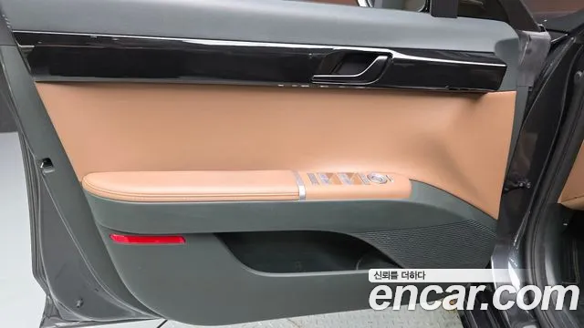 Hyundai Grandeur Grandeur (GN7) 2.5 Бензин 2WD — Фото автомобиля 24