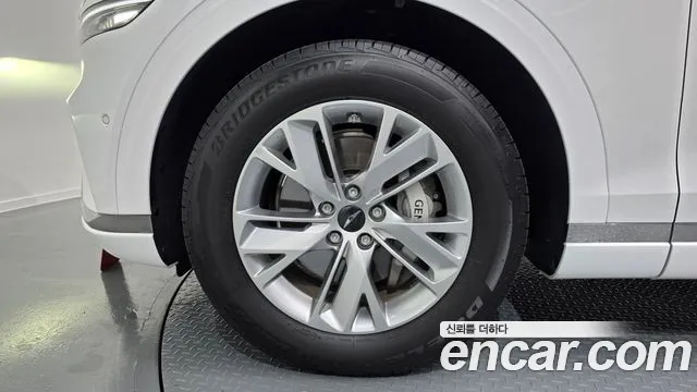 Genesis GV70 — Фото автомобиля 5