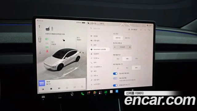 Tesla Model Y — Фото автомобиля 18