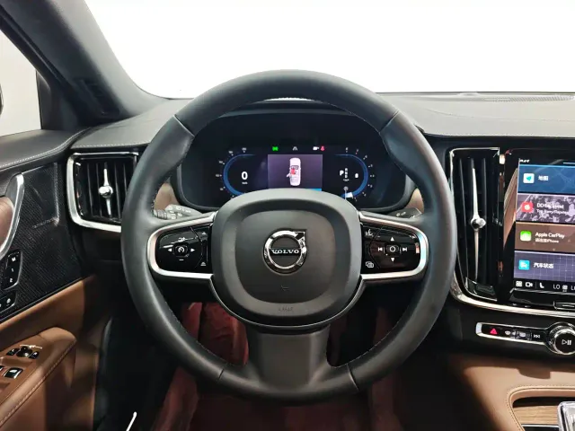 Volvo S90 — Фото автомобиля 9