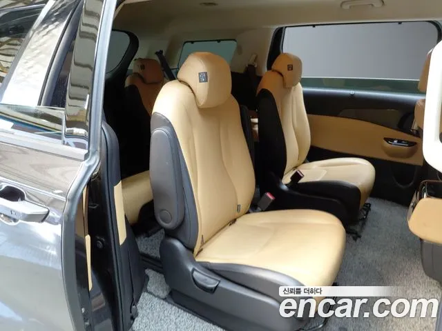 Kia Carnival Generation 4 — Фото автомобиля 17