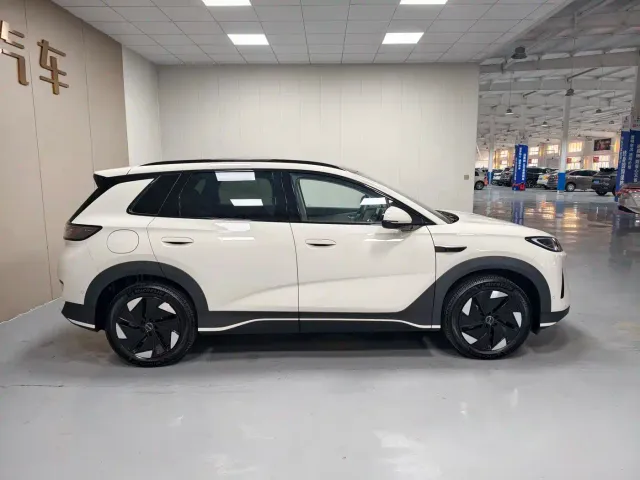 BYD Sealion 05 EV — Фото автомобиля 8