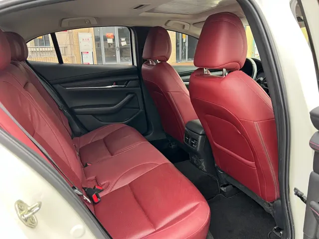Mazda Axela — Фото автомобиля 8