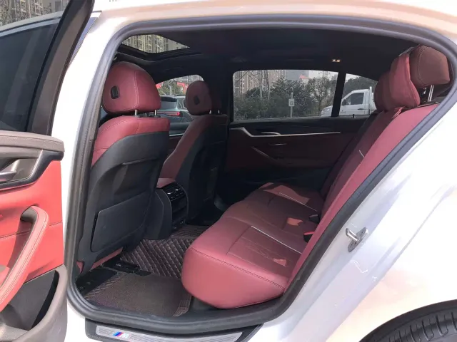 BMW 5 Series — Фото автомобиля 5