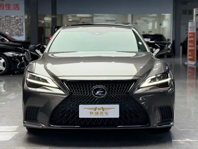 Lexus LS — Фото автомобиля 2