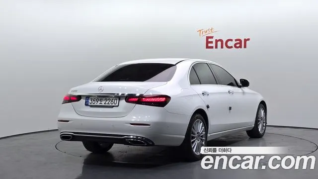 Mercedes-Benz E-Class — Фото автомобиля 2