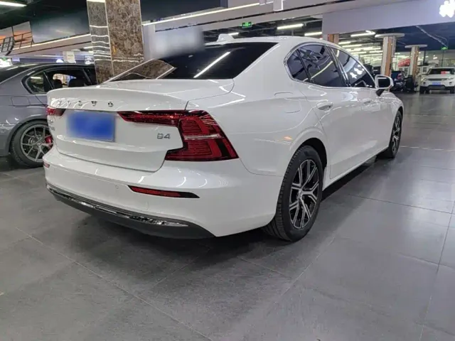 Volvo S60 — Фото автомобиля 6