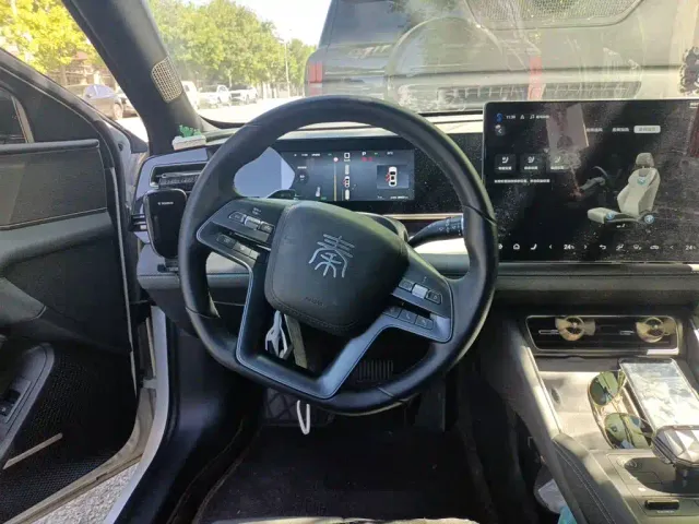 BYD Qin L — Фото автомобиля 11
