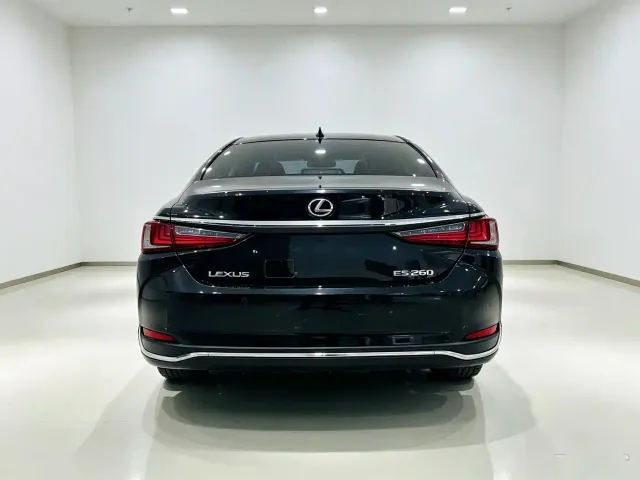 Lexus ES — Фото автомобиля 3