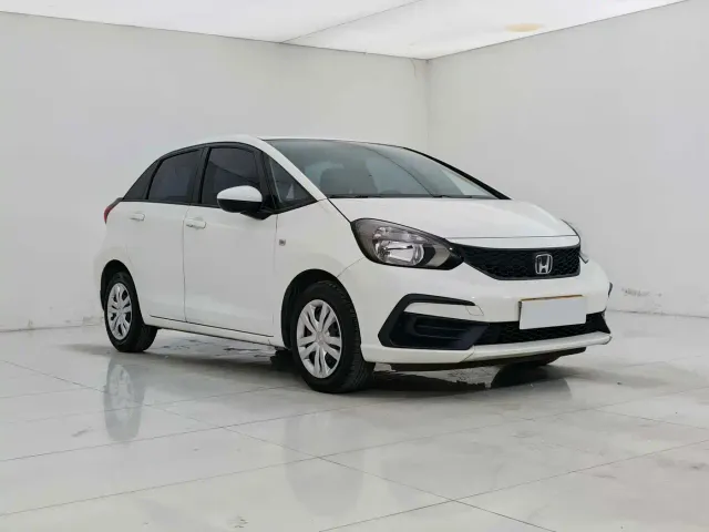 Honda Fit — Фото автомобиля 3
