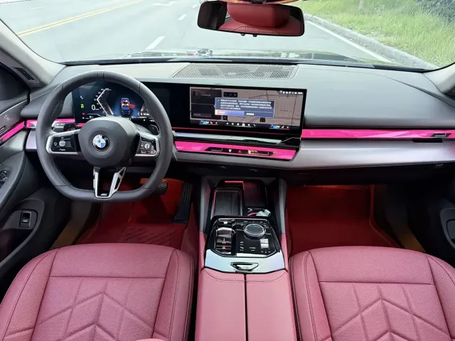 BMW 5 Series — Фото автомобиля 11
