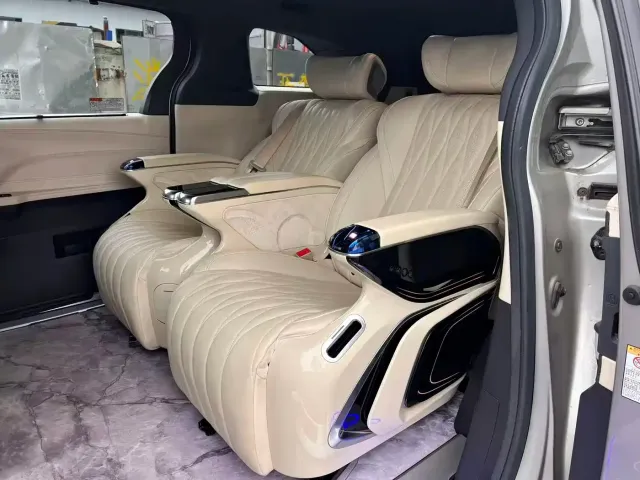 Toyota Sienna — Фото автомобиля 5