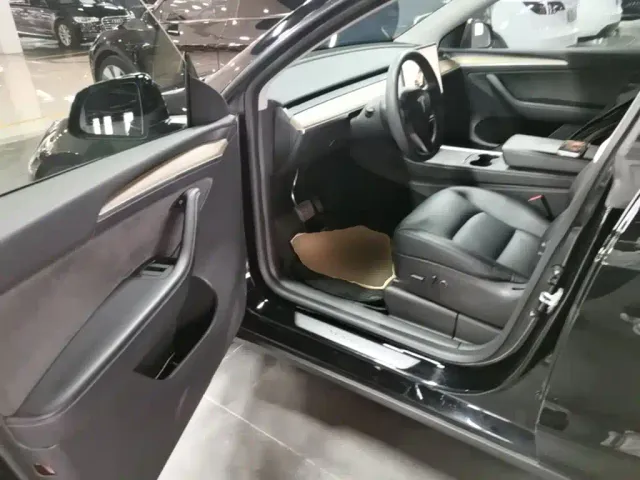 Tesla Model Y — Фото автомобиля 15