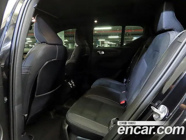 Вольво XC40 — Фото автомобиля 7