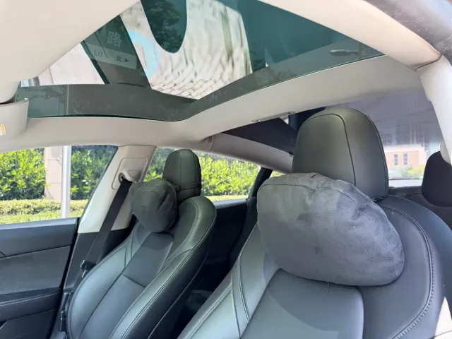Tesla Model 3 — Фото автомобиля 10