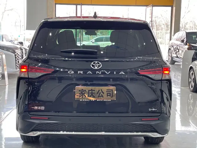 Toyota Granvia — Фото автомобиля 7